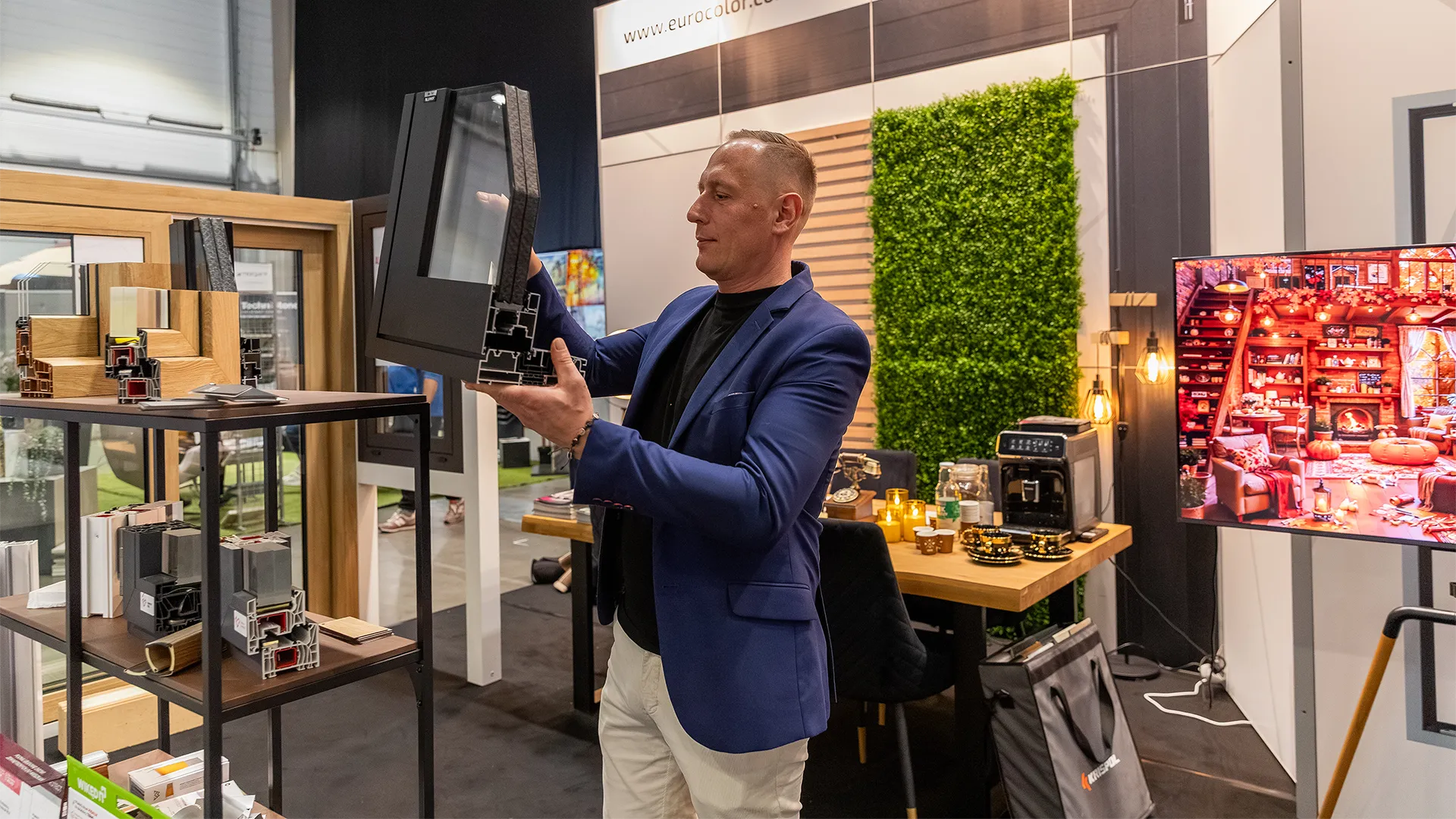 Fotografowanie targów branżowych - fotograf eventowy Łódź - pokaz produktu