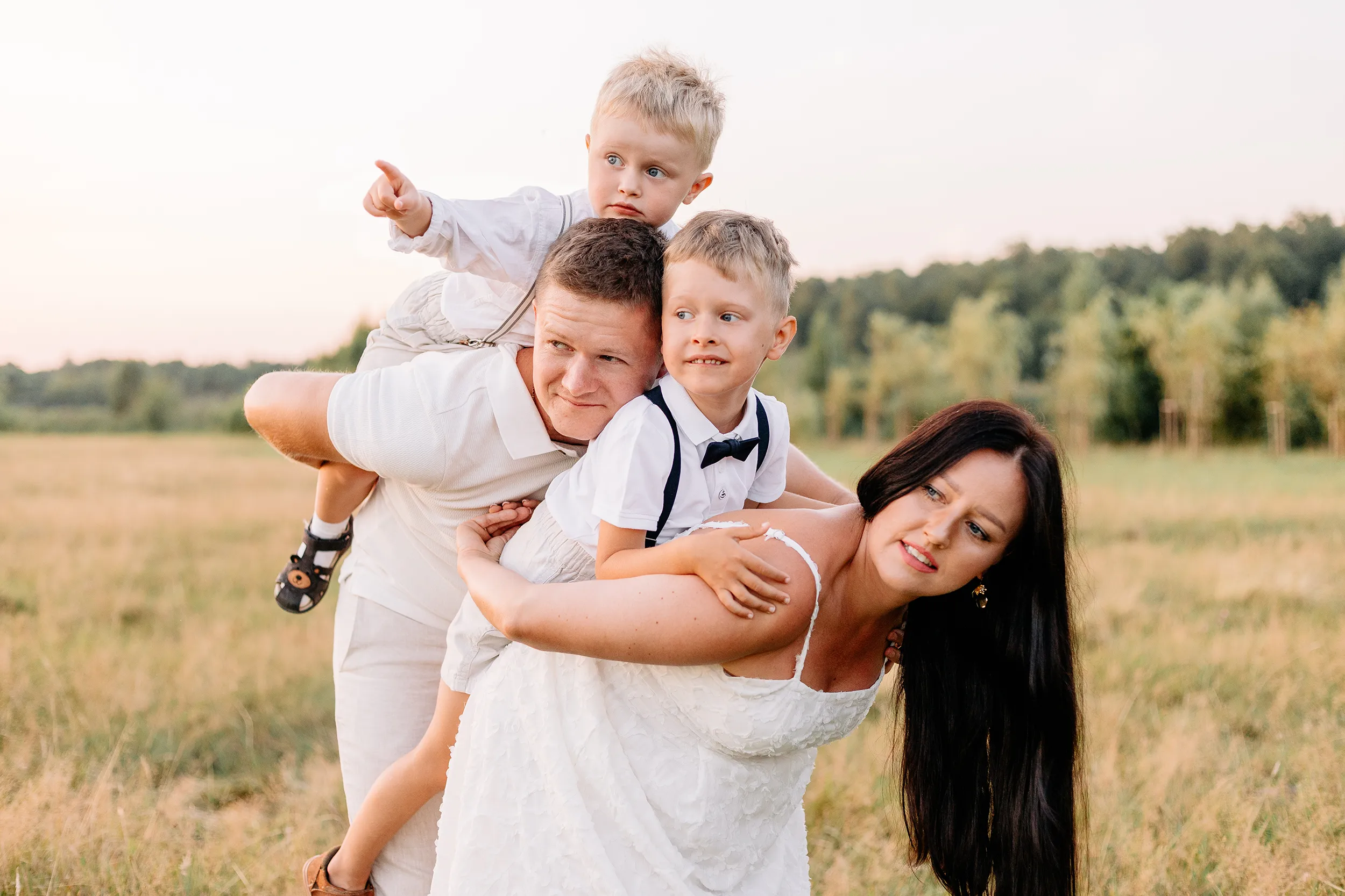 Zdjęcia rodzinne - sesja plenerowa Łódź - sesja rodzinna Pauliny, Bartka i chłopaków w plenerze