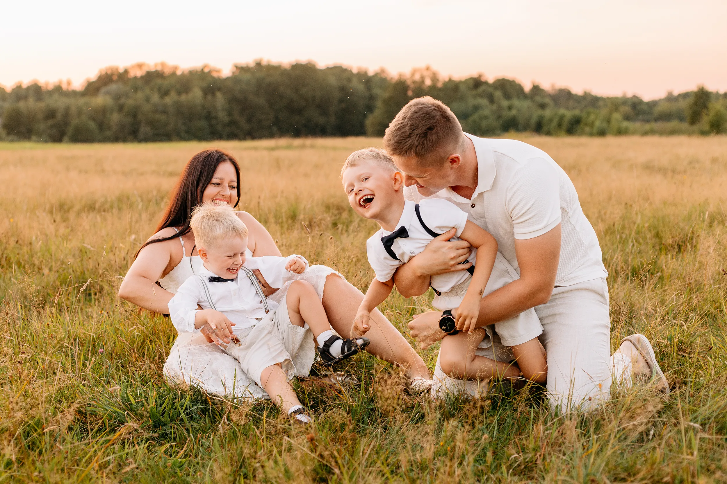 Sesja rodzinna w plenerze - sesja plenerowa Łódź - zdjęcia rodzinne Pauliny, Bartka i chłopaków