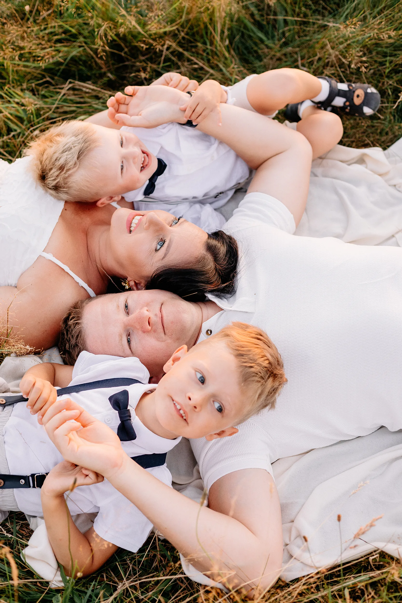 Sesja rodzinna w plenerze - sesja plenerowa Łódź - zdjęcia rodzinne Pauliny, Bartka i chłopaków