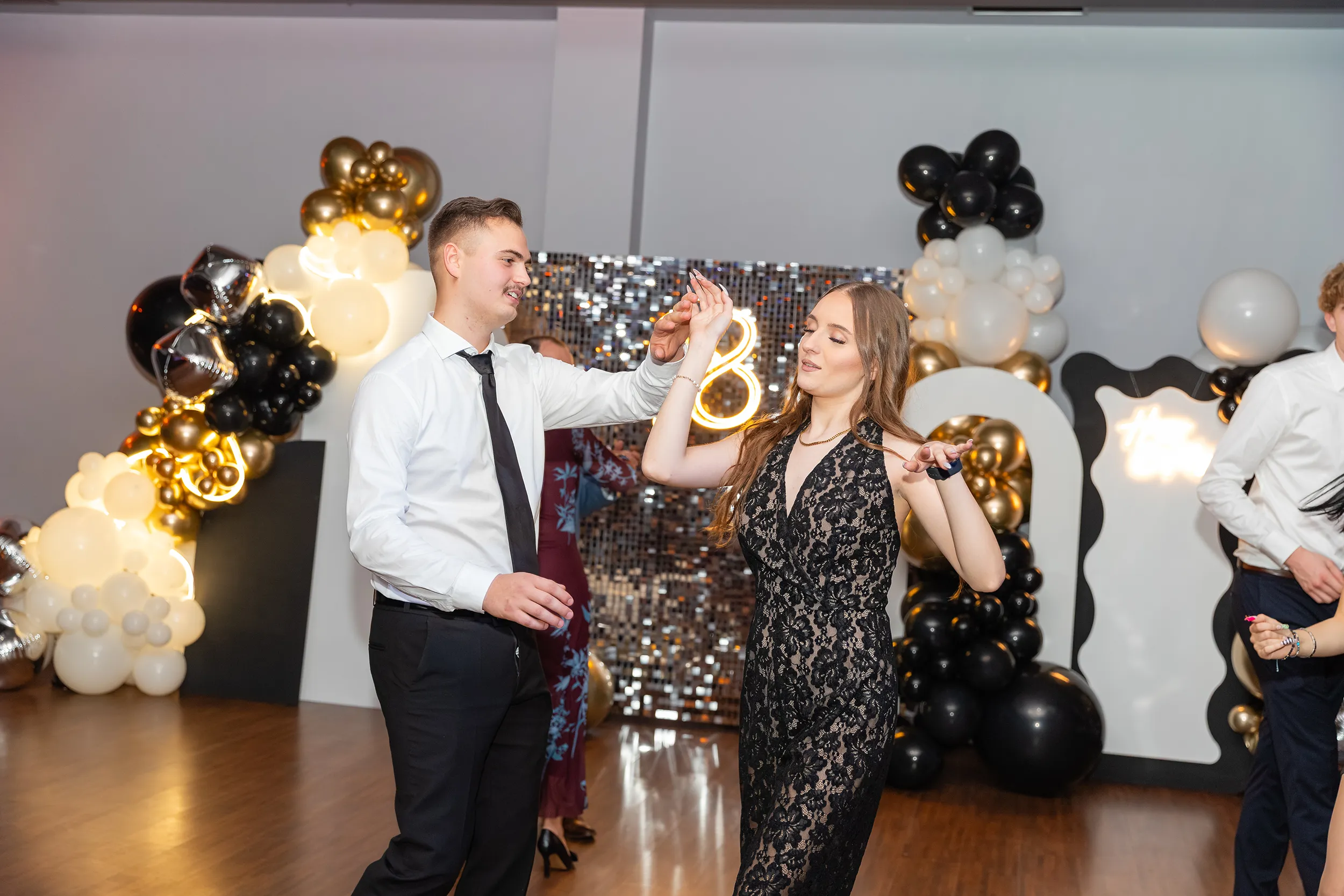 Fotografia eventowa - fotograf na osiemnastkę Łódź - zdjęcia z 18. urodzin Poli