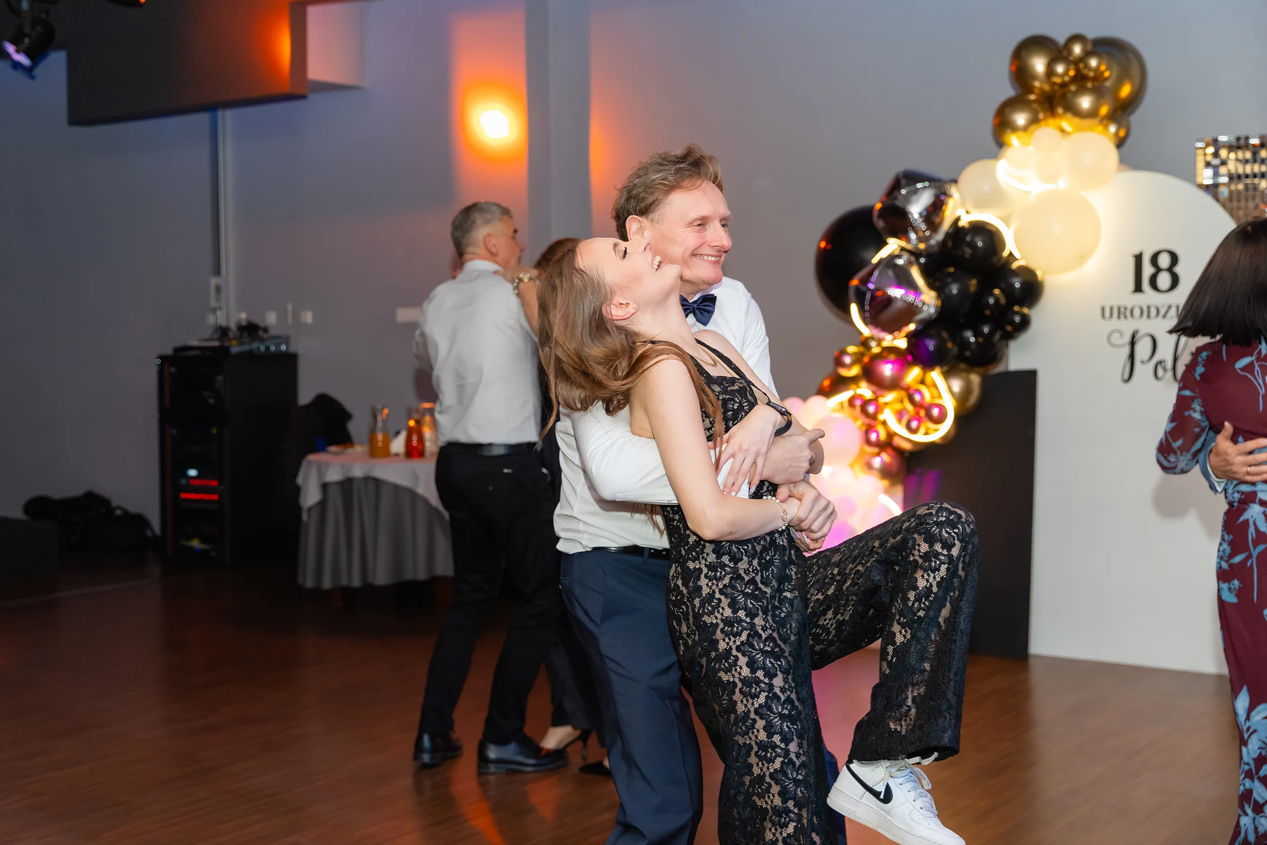 Zdjęcia z 18. urodzin Poli - fotograf na 18 Łódź - fotografia eventowa