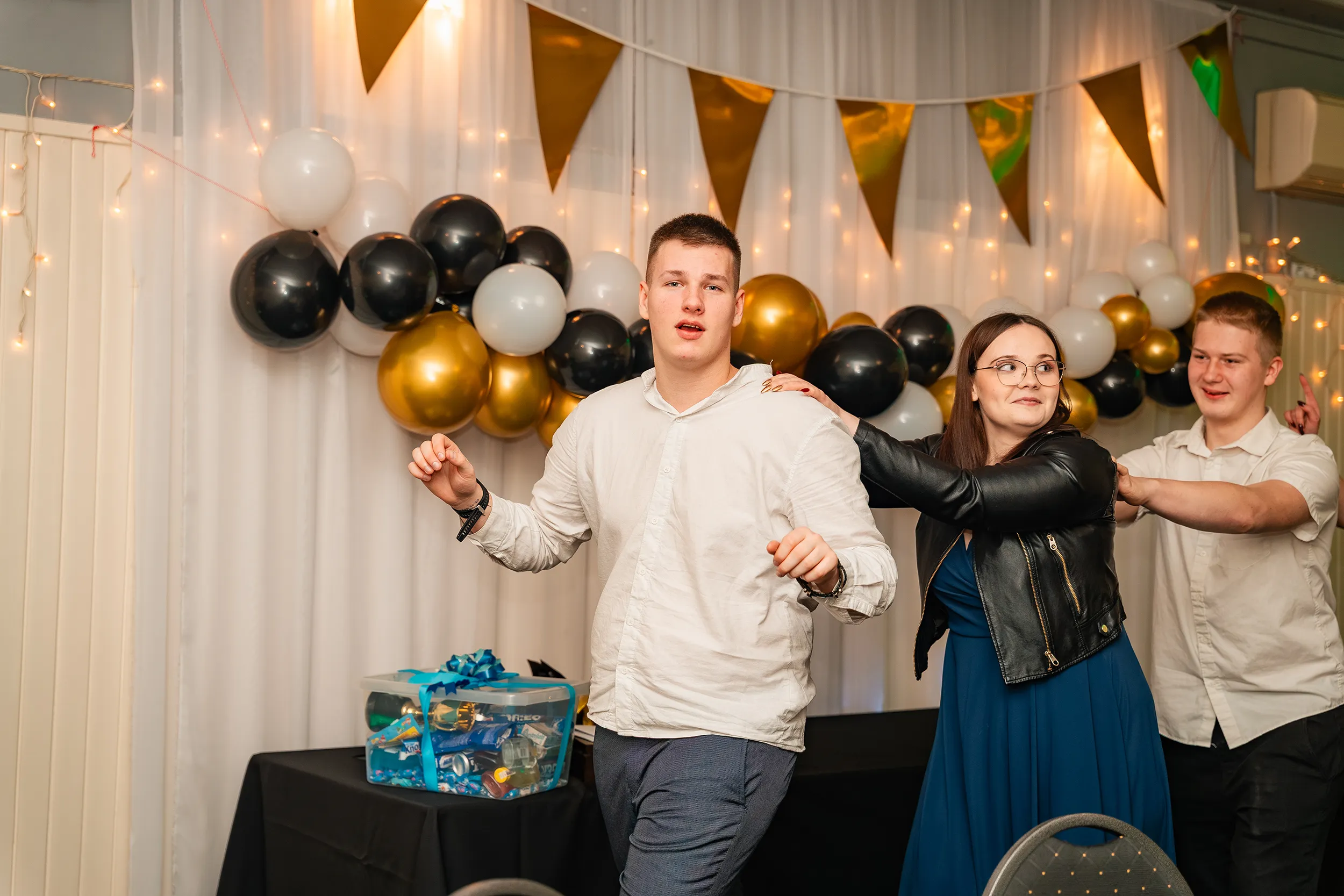 Zdjęcia osiemnastkowe Łódź - fotograf na 18. urodziny - Adrian