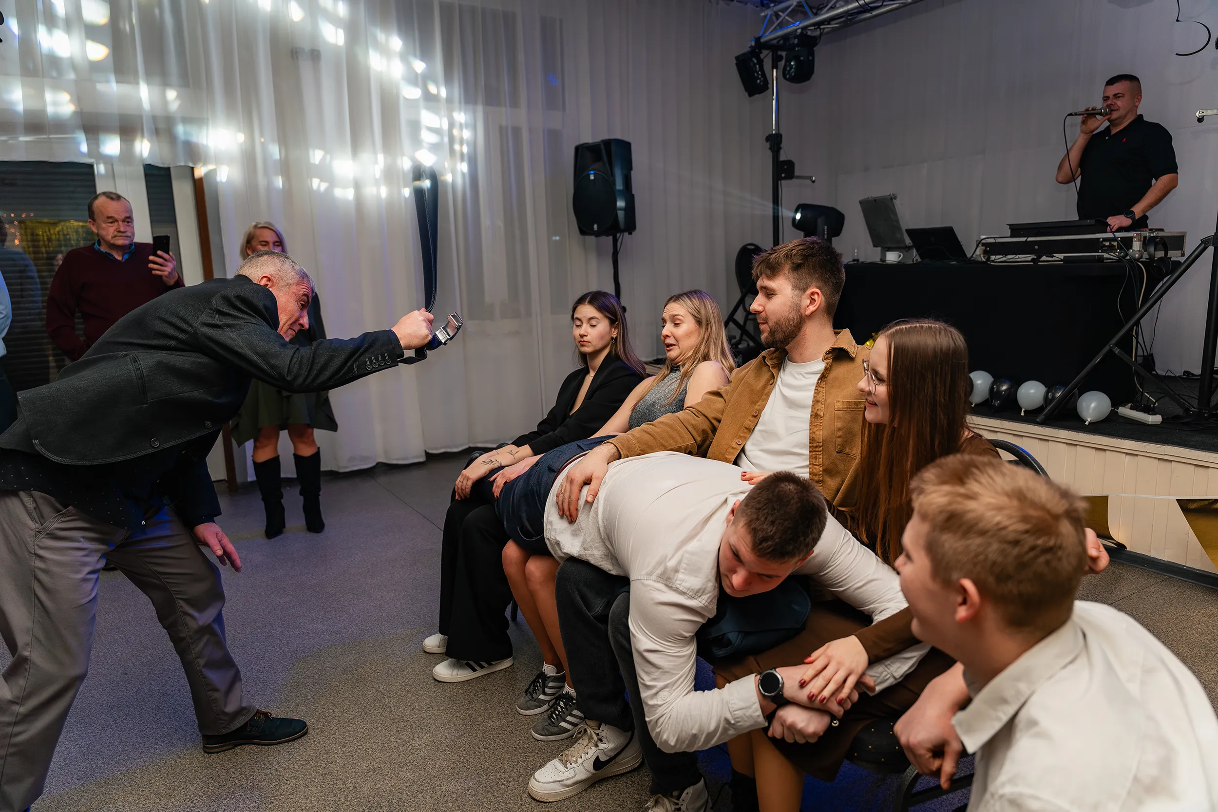 Fotografia urodzinowa - fotograf na osiemnastkę Łódź - 18. urodziny Adriana