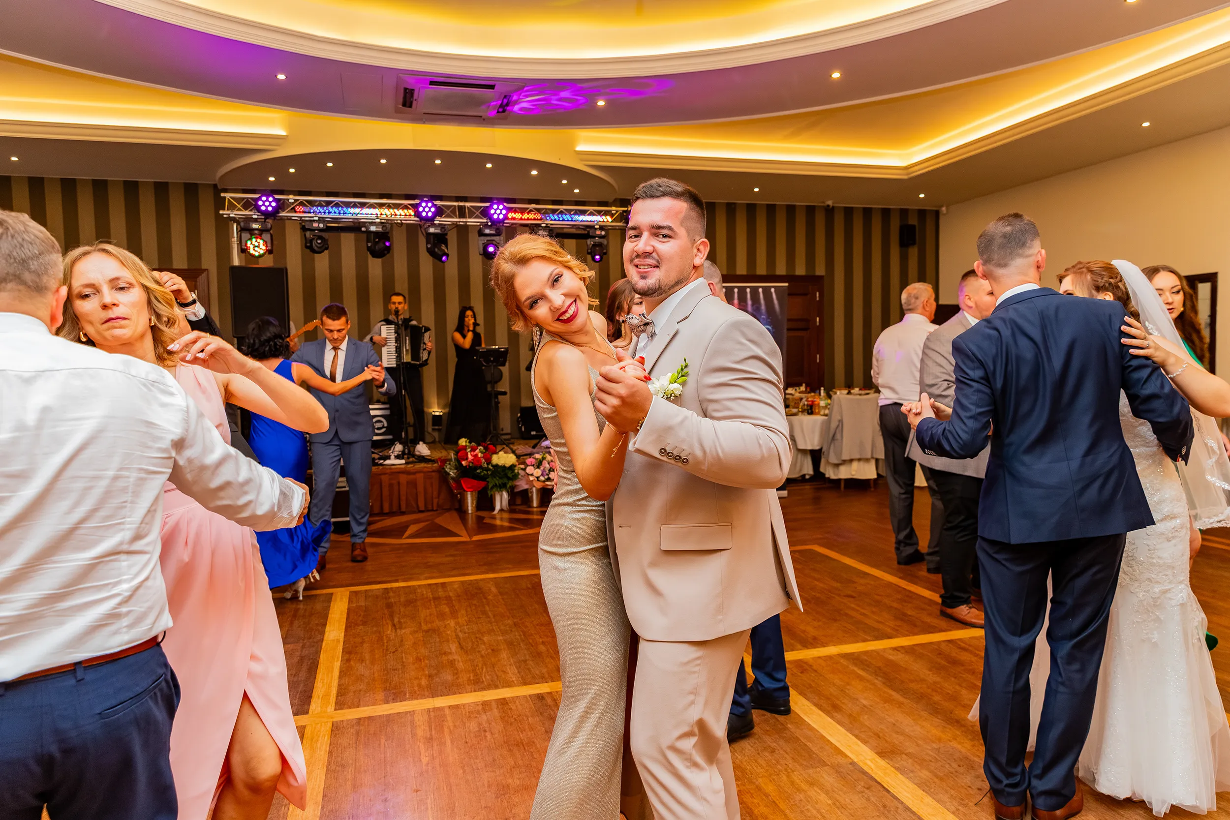 Zdjęcia ślubne w plenerze - fotograf ślubny Łódź - reportaż ślubny