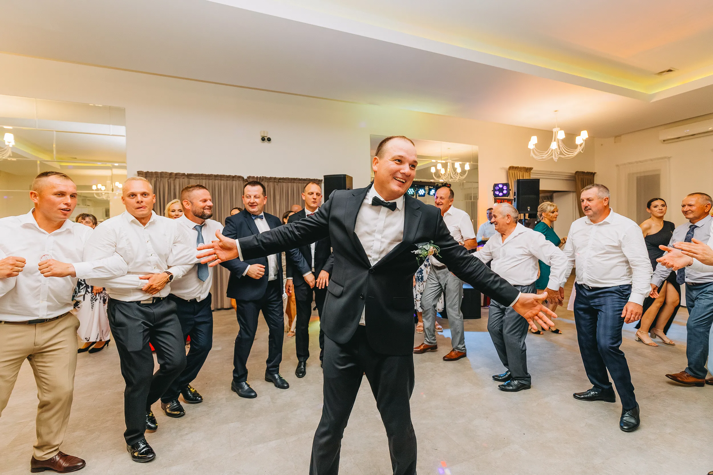 Weselne chwile z gośćmi - zdjęcia ślubne Kutno