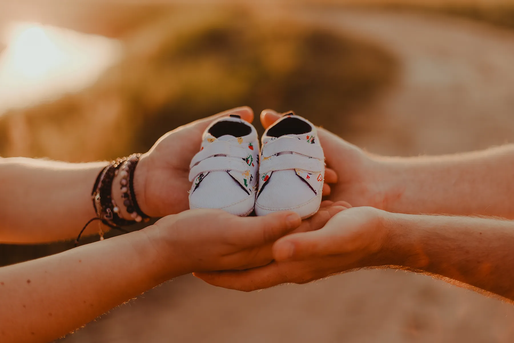 Fotografia brzuszkowa w plenerze - sesja brzuszkowa Łódź - zdjęcia w ciąży