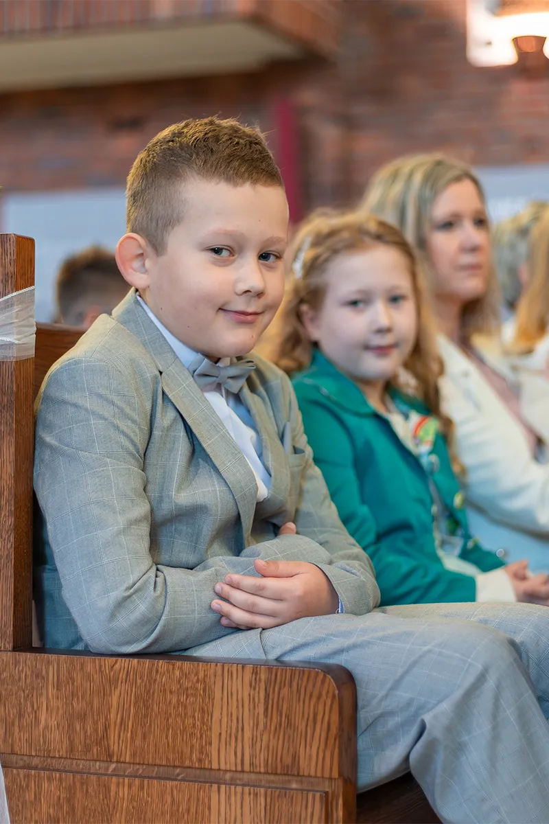 Fotografia komunii Fabiana - fotograf na komunie Łódź - ceremonia pierwszej komunii świętej